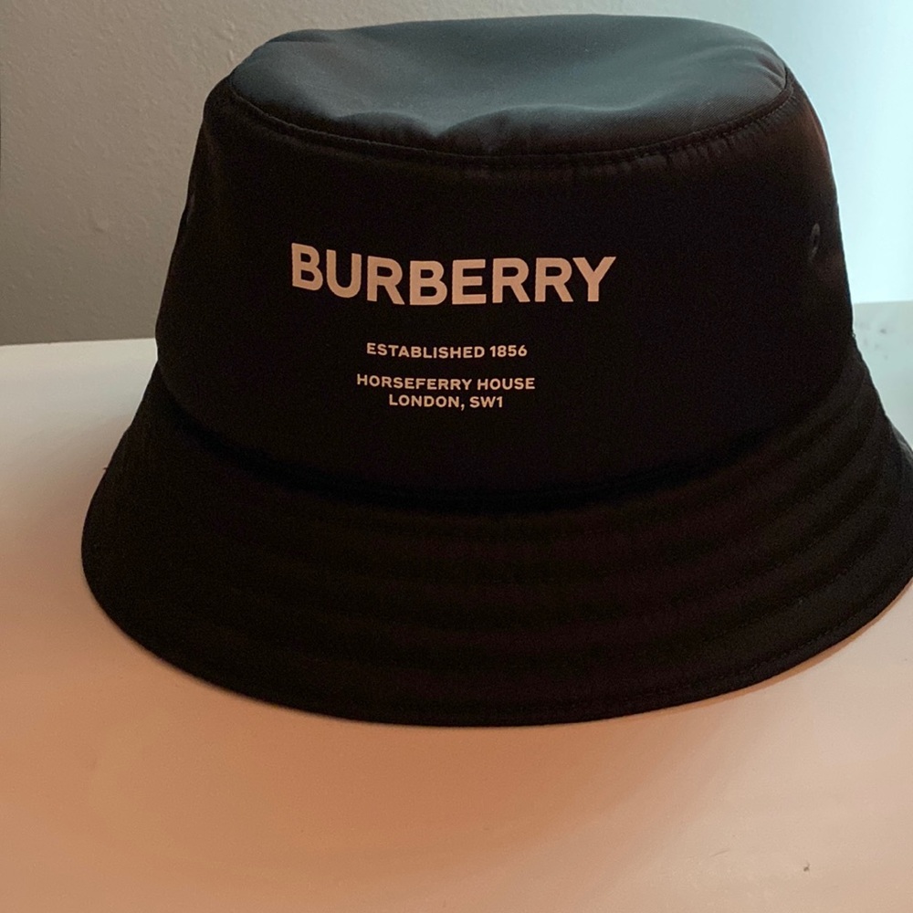 Burberry Horseferry Print  Bucket Hat